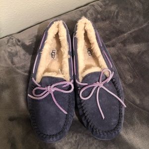 UGG DAKOTA MOCCASINS